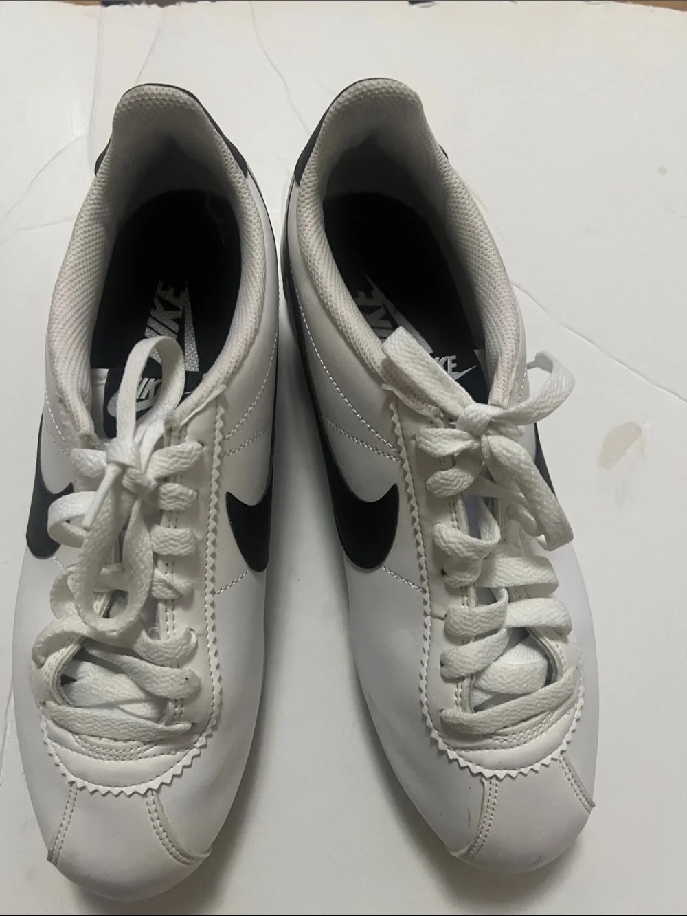 Nike Cortez Classic White Sneakers with Black Swoosh size 9